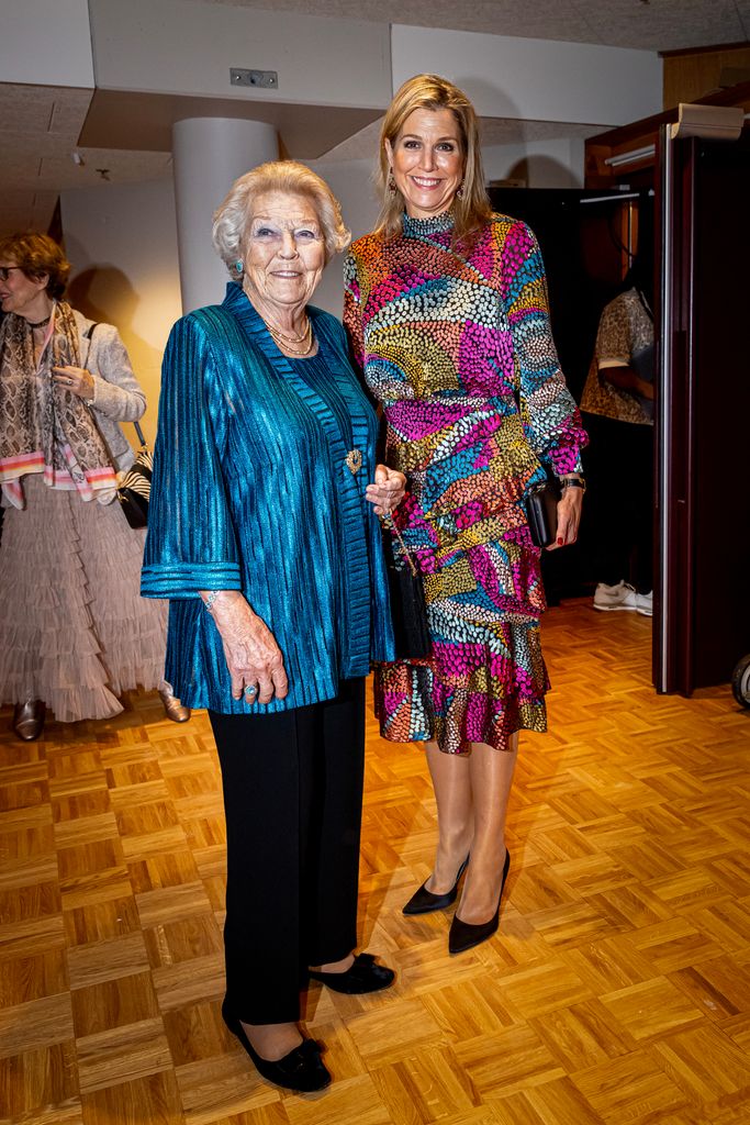 La reina Máxima con vestido estampado junto con Beatriz de Holanda