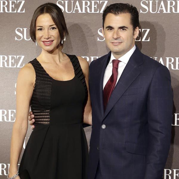 Emiliano Suárez, hijo del propietario de Joyerías Suárez, acudió junto a su novia Cecilia Gómez a la inauguración de la nueva boutique de Suárez en la capital
