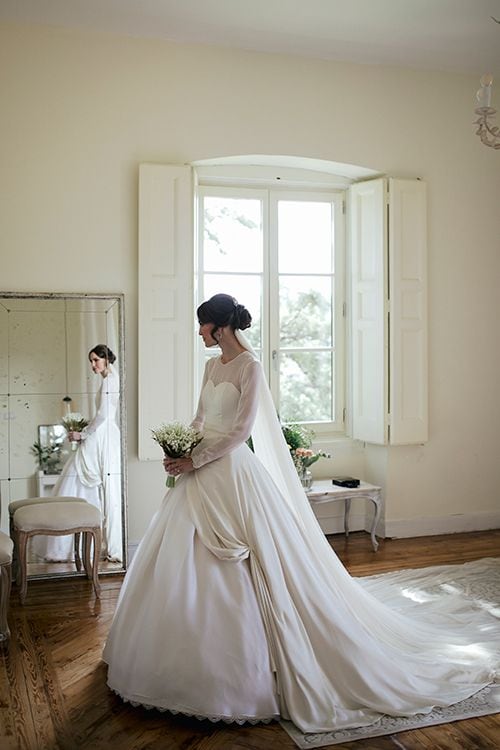 Vestido de silueta princesa hecho a medida con mangas largas