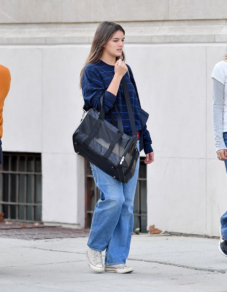 La joven de 18 años lucía un atuendo cómodo e informal.