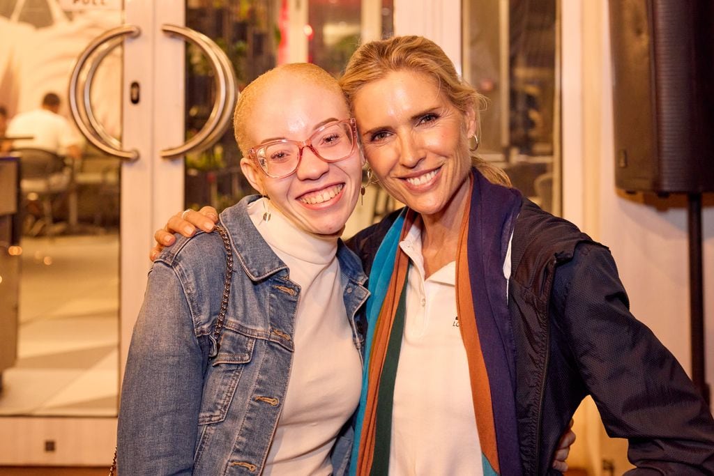 Judit Mascó con una de las pacientes durante su viaje a Mozambique