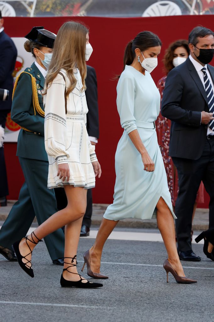 Reyes Felipe y Letizia con la infanta Sofía el 12 de octubre de 2021