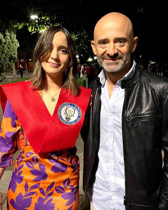 Antonio Lobato en la graduación de su hija