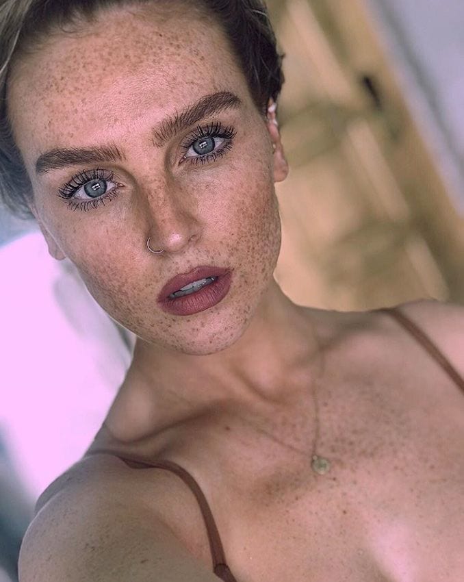 perrie edwards pecas