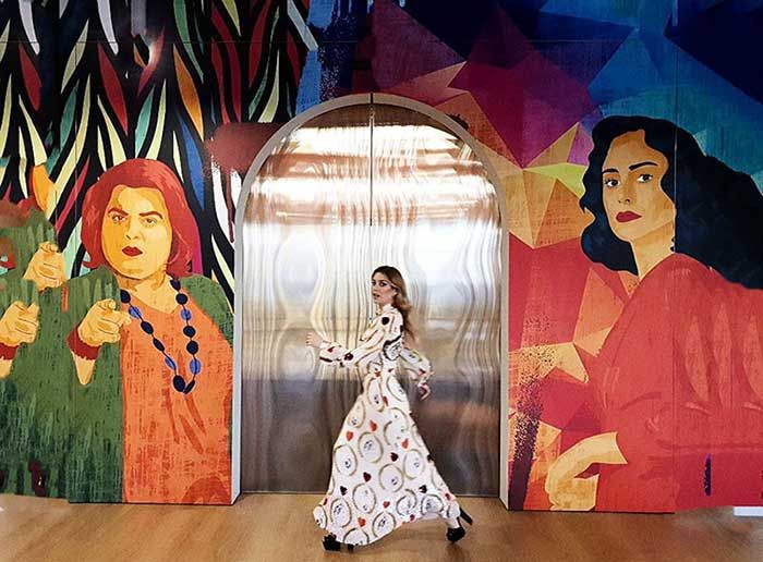 Blanca Suárez frente a un mural de Paquita Salas