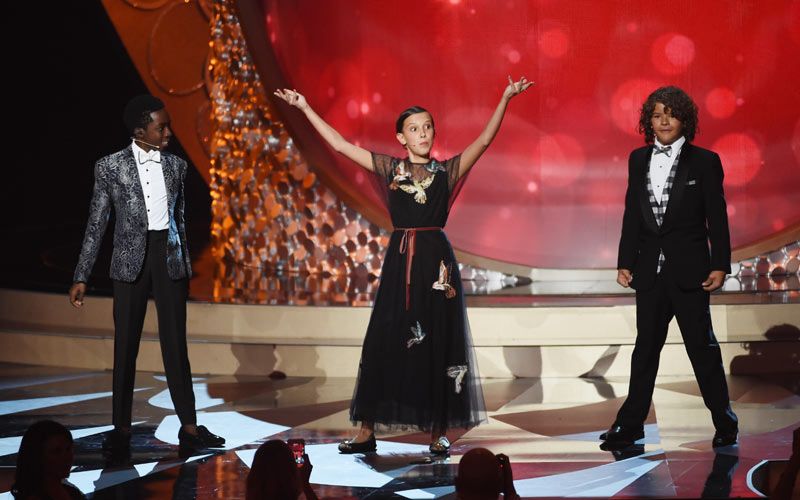 En la pasada gala de los Premios Emmy, los niños de 'Strange Things' nos sorprendieron bailando un tema de Bruno Mars
