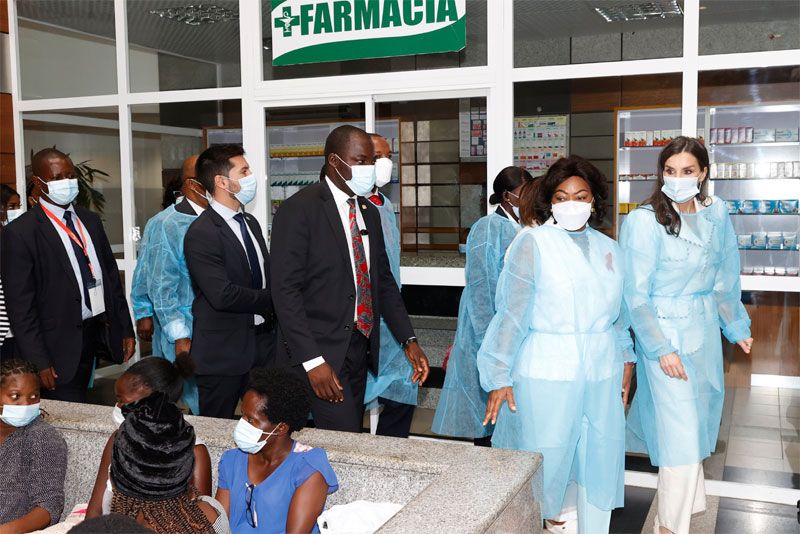 Doña Letizia en un hospital de Angola