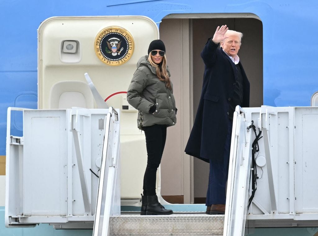 El presidente Trump y su mujer viajaron a California, donde visitaron la zona devastada por los incendios