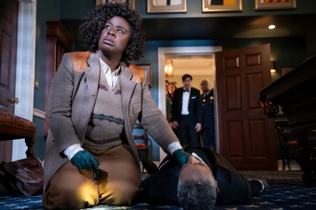 Uzo Aduba as Cordelia Cupp, Giancarlo Esposito as Ab Wynter, Susan Kelechi Watson in the role of Jasmine Haney, Ken Marino in the character of Harry Hollinger, Isiah Whitlock Jr. as Larry Dokes in the first episode of 'The residence'