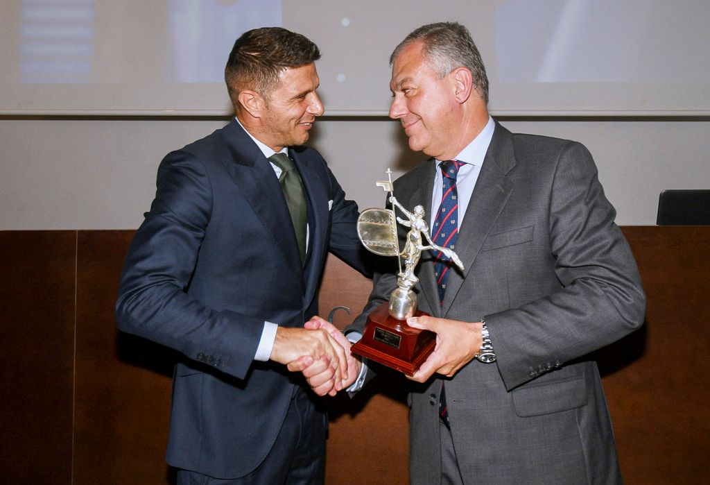 Joaquín Sánchez recibe el premio 'Embajador de Sevilla'