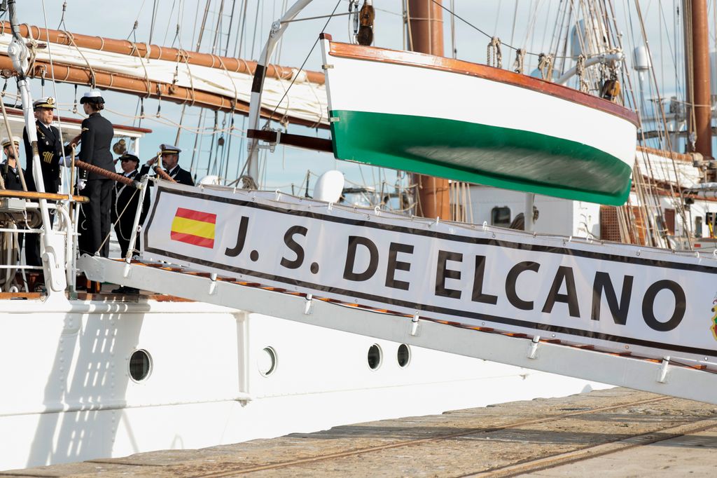 LA PRINCESA LEONOR SE EMBARCA EN EL JUAN SEBASTIAN ELCANO