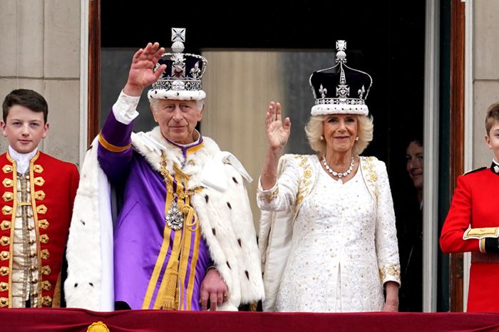 Los reyes Carlos y Camilla en Buckingham Palace