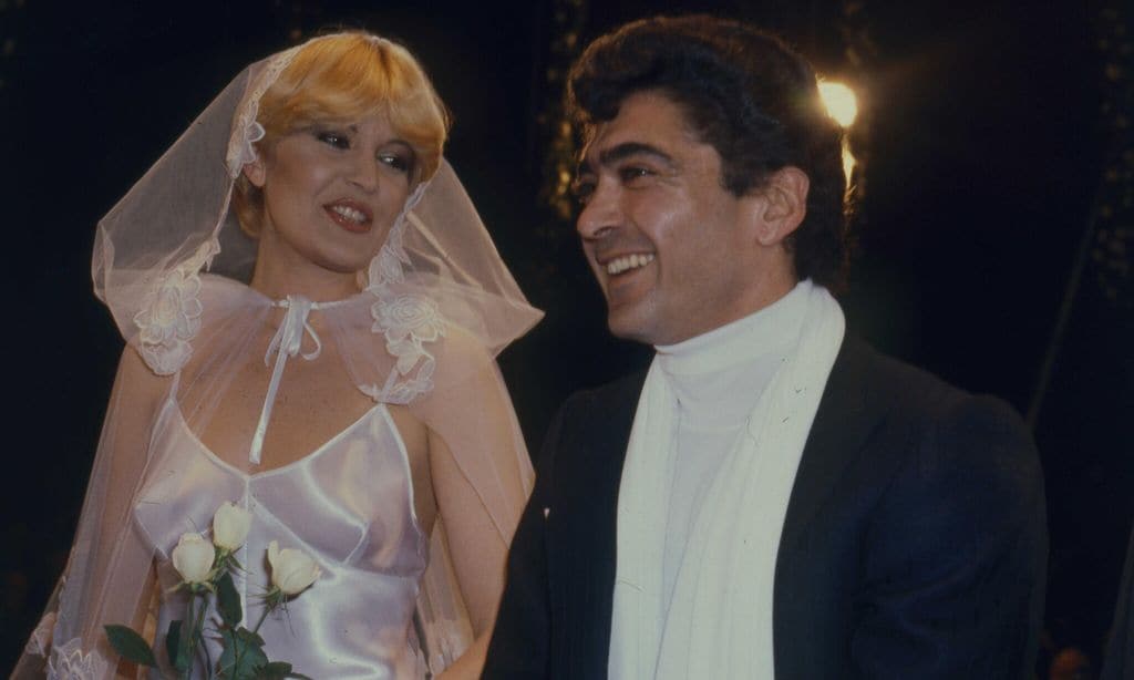 Hola 1846. Enero 1980. Boda Bárbara Rey y Ángel Cristo.