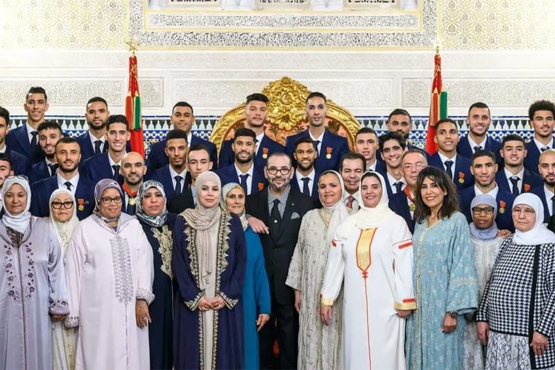 Mohamed VI con la selección nacional de fútbol de Marruecos