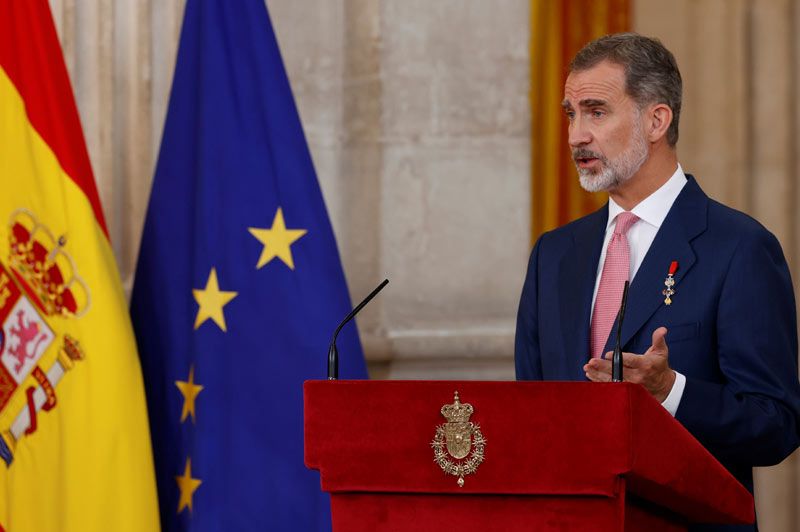 Los Reyes, junto a Leonor y Sofía, rinden homenaje a los trabajadores esenciales durante la pandemia