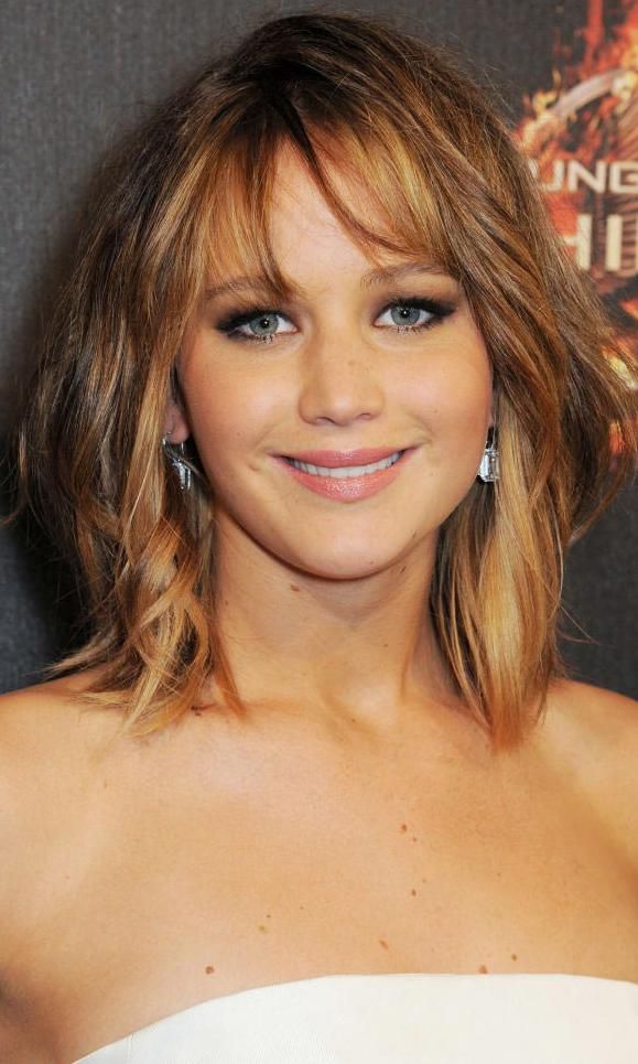 jennifer lawrence con corte de capas