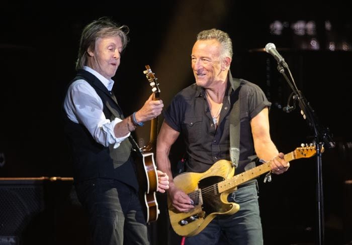 Paul McCartney y Bruce Springsteen cantaron juntos en Glastonbury