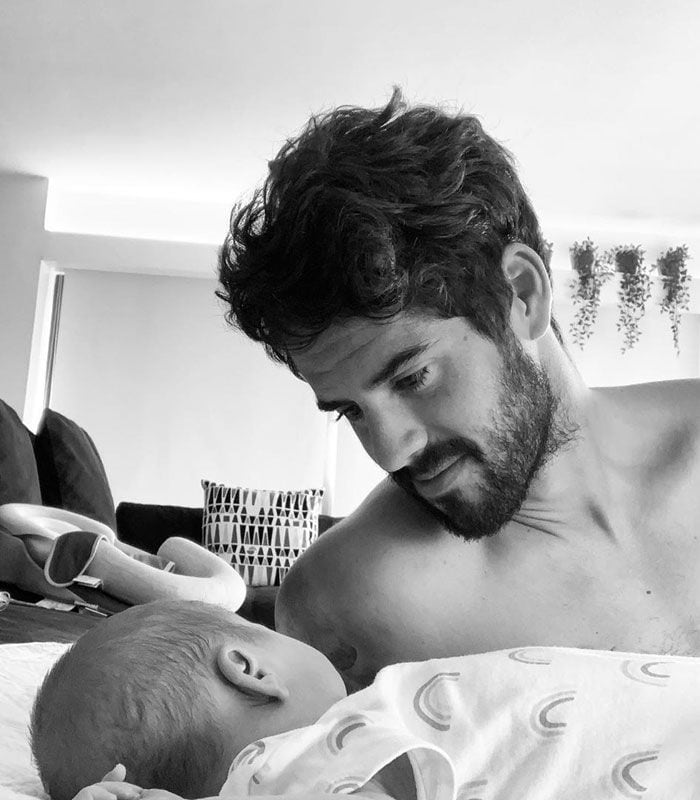 Isco Alarcón, con su hijo pequeño