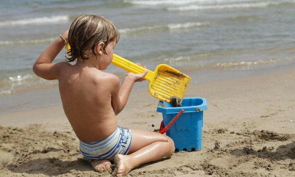 ni o en la playa