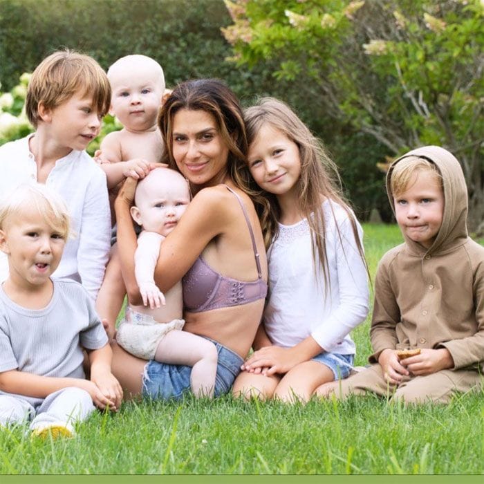 Hilaria Baldwin con sus hijos