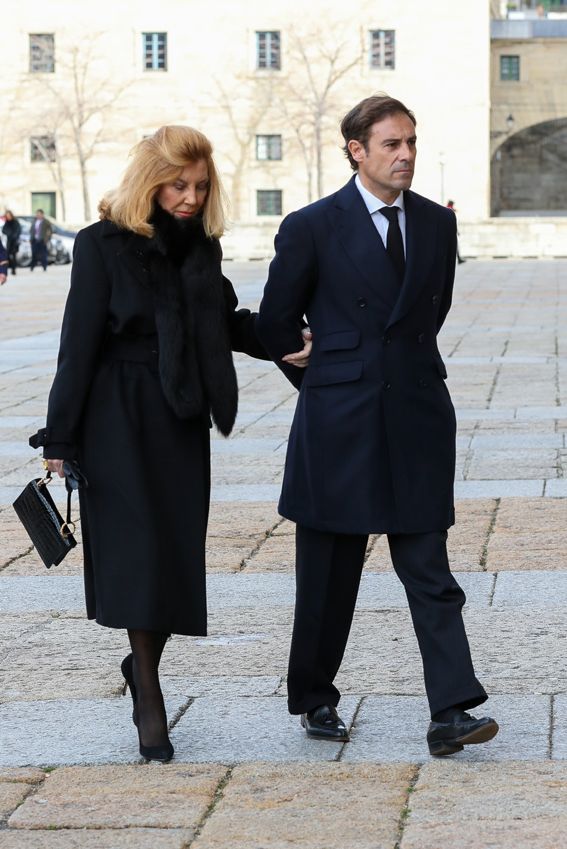 El torero Miguel Báez, 'El Litri', junto a su madre, Conchita Spínola