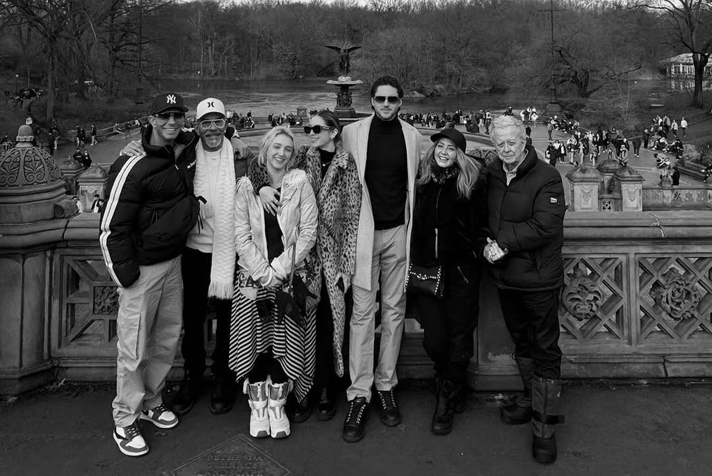 A este viaje a Nueva York, también asistieron don Juan y don José Ángel, abuelitos de Mía.