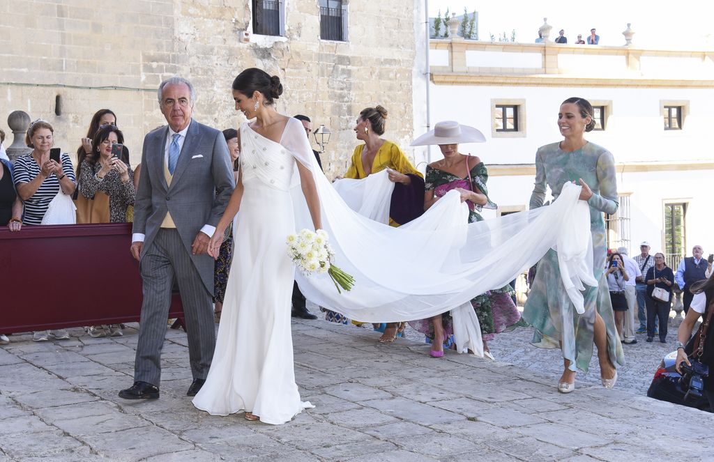 La novia ha estado muy pendiente de su padre, quien en ocasiones se retiraba del primer plano para ceder todo el protagonismo a su hija