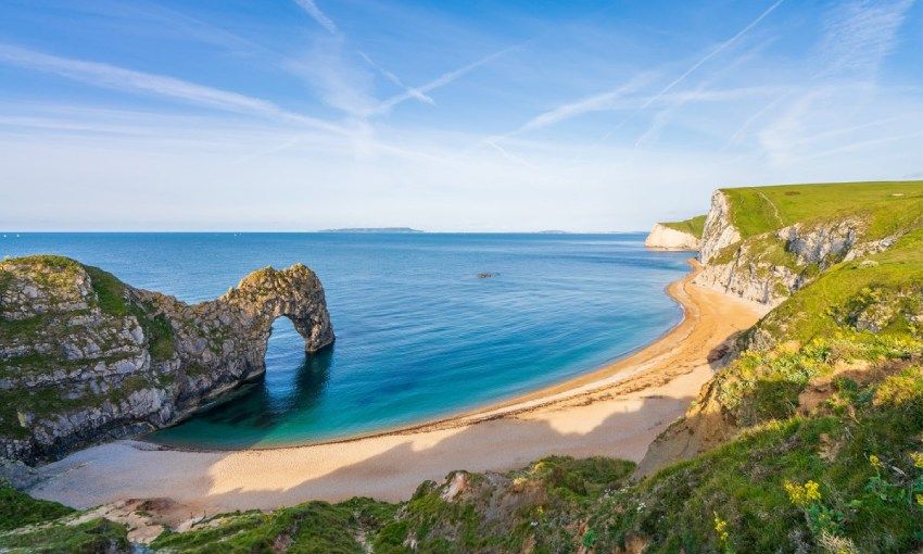 playa de durdle door en la conocida como costa jur sica de inglaterra en dorset