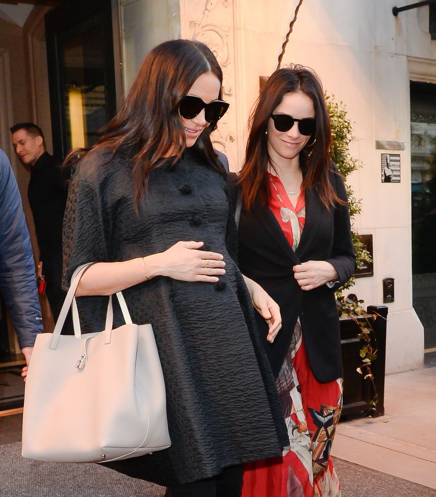 Meghan Markle, cuando estaba embarazada de su primer hijo, junto a su amiga Abigail Spencer en New York (febrero de 2019)