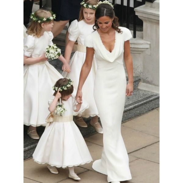 La Duquesa de Cambridge ha sido una de las celebrity brides más notables en asumir esta tendencia, diseñando el vestido de su hermana Pippa en sintonía con el suyo.
