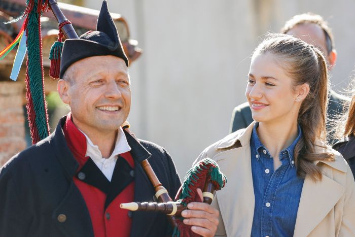 Los Reyes y sus hijas Leonor y Sofía visitan el Pueblo Ejemplar de Asturias 2023