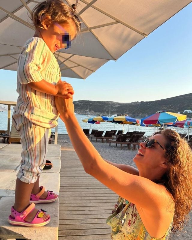 Özge Özpirinçci (´Mujer')está disfrutando al máximo de su faceta de madre