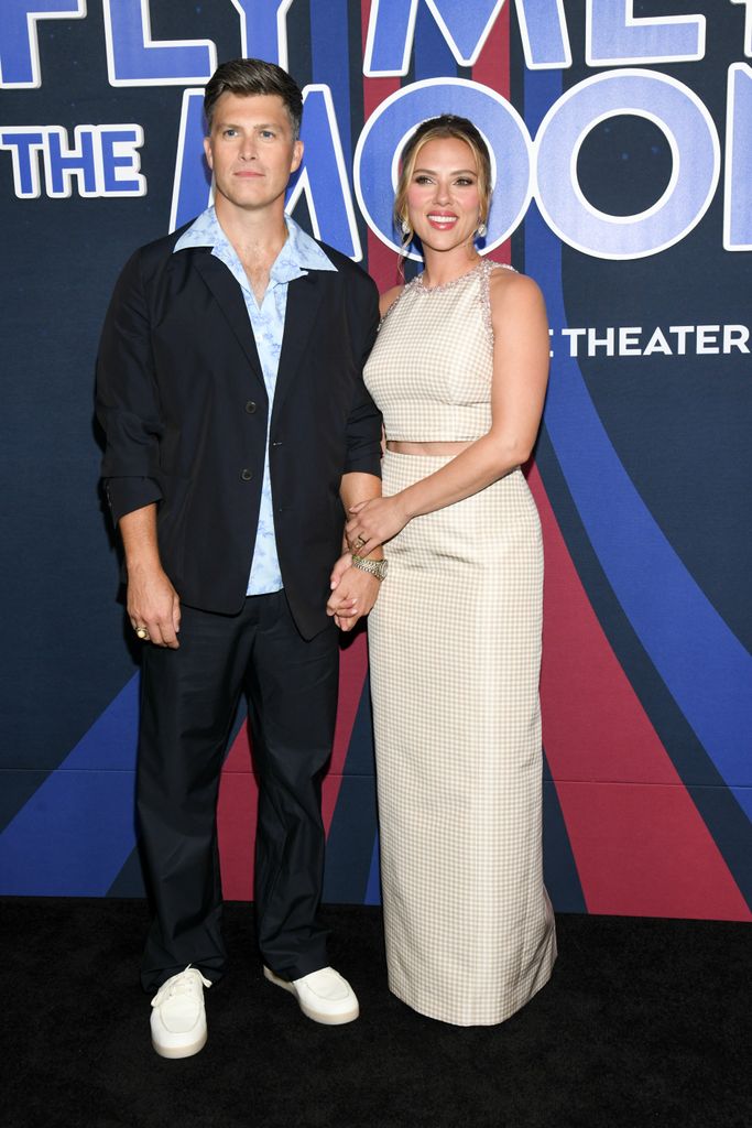 Scarlett Johansson y Colin Jost en el estreno de 'Fly Me To The Moon' en el AMC Lincoln Square Theater de Nueva York el 8 de julio de 2024