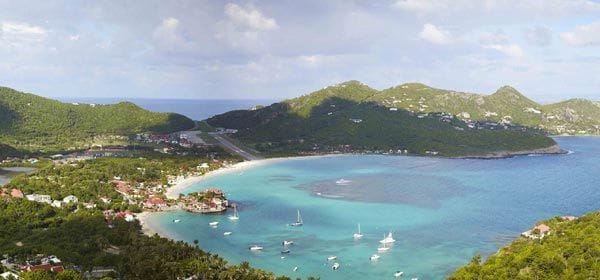 El hotel Eden Rock está ubicado en el corazón de la isla de San Bartolomé, en una de las zonas más bellas, el hotel está situado sobre una zona rocosa rodeada de paradisíacas playas de arena blanca © Eden Rock St Barts
