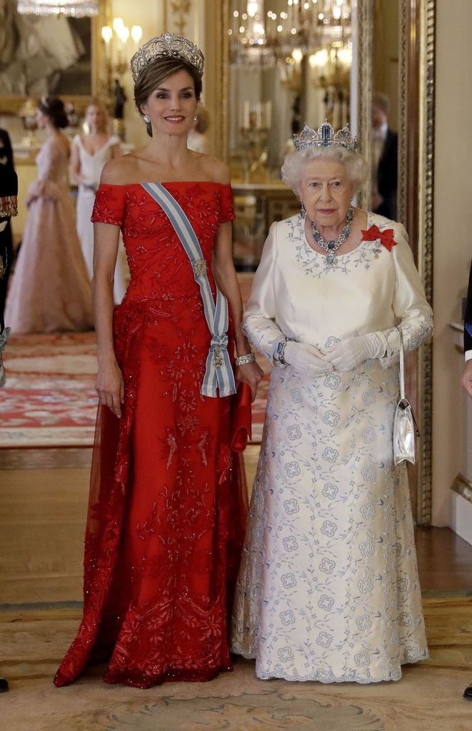 Reina Letizia vestido rojo Isabel II