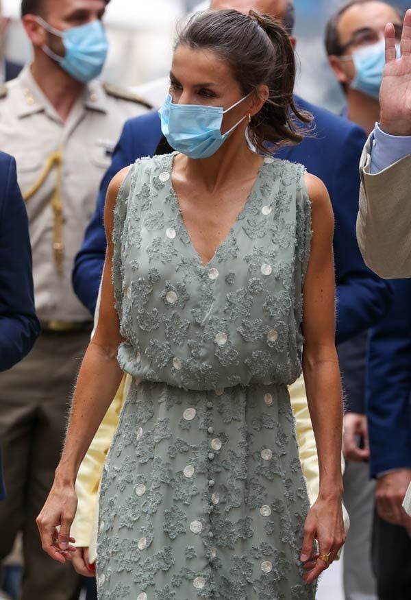 Reina Letizia con vestido de lunares