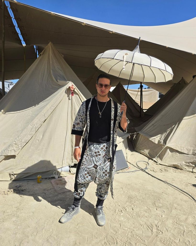 El actor usó su cuenta de Instagram para compartir las fotos más especiales de 'Burning man'