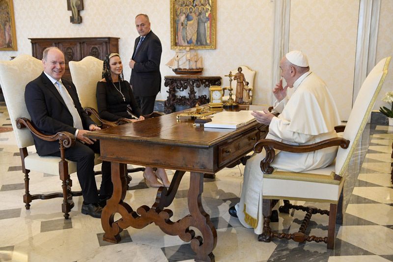 El Papa con Charlene y Alberto de Mónaco