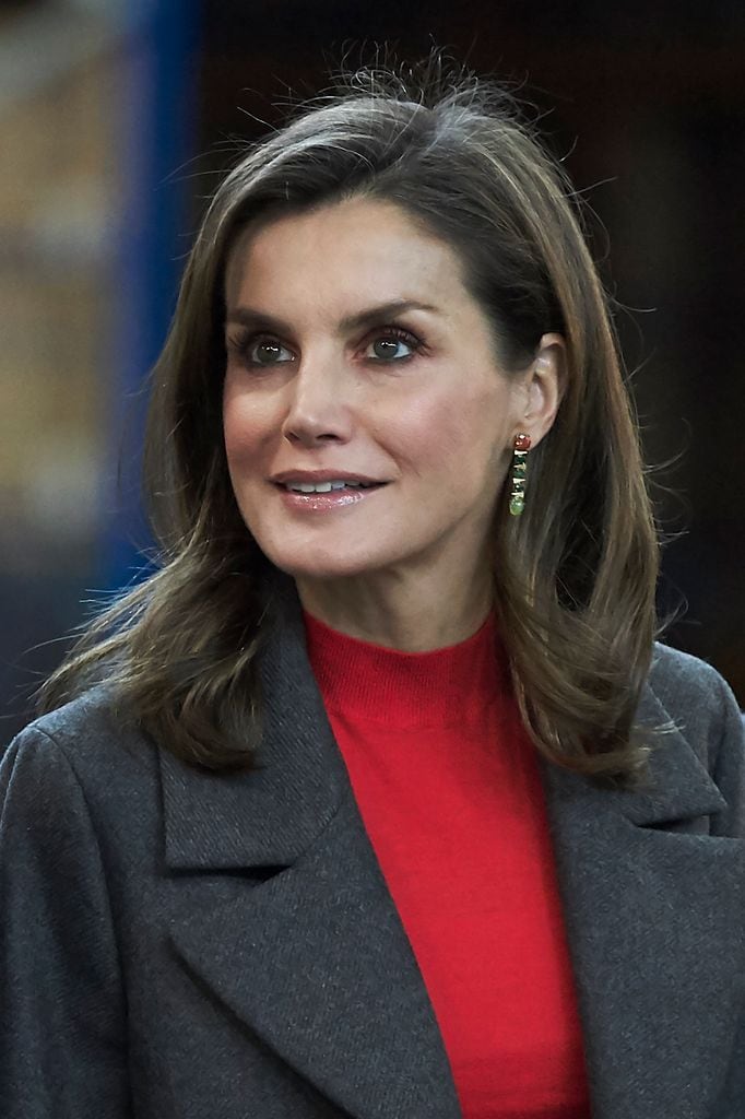 La reina Letizia estrenó sus pendientes de Lisi Fracchia el 19 de enero de 2018 en Toledo.