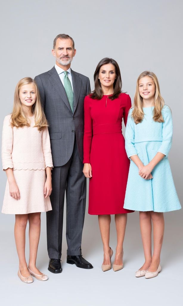 official photographs of spanish royals and her royal highnesses the princess of asturias and the infanta do a sof a