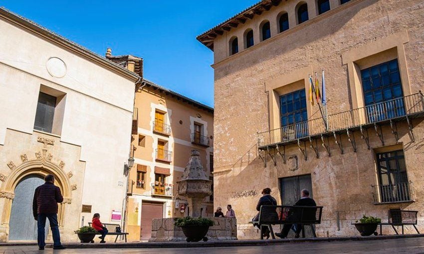 Plaza de la Trinitat y Palacio de Alarcó.