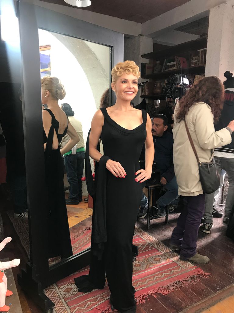 Itatí Cantoral en el set de 'Silvia Pinal, Frente a Ti'