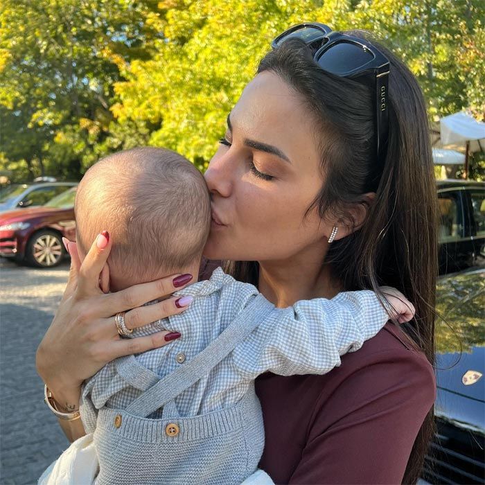 Carla Barber con su hijo Bastián