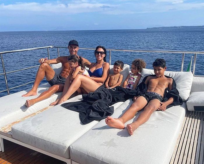 Cristiano Ronaldo con Georgina Rodríguez y sus hijos