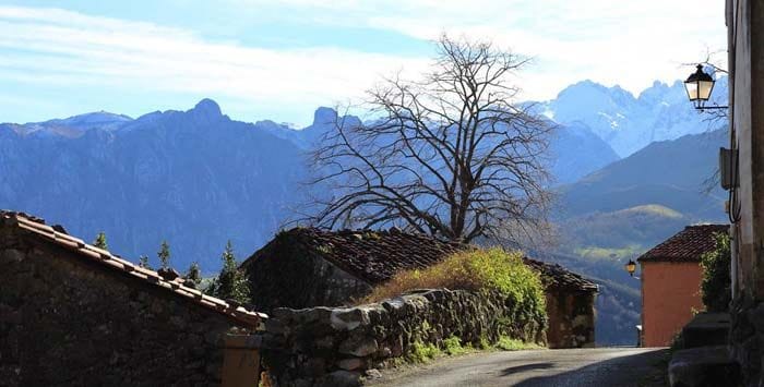 Un paraíso asturiano con ocho niños, así es el 'pueblo ejemplar' que visitarán Leonor y Sofía 