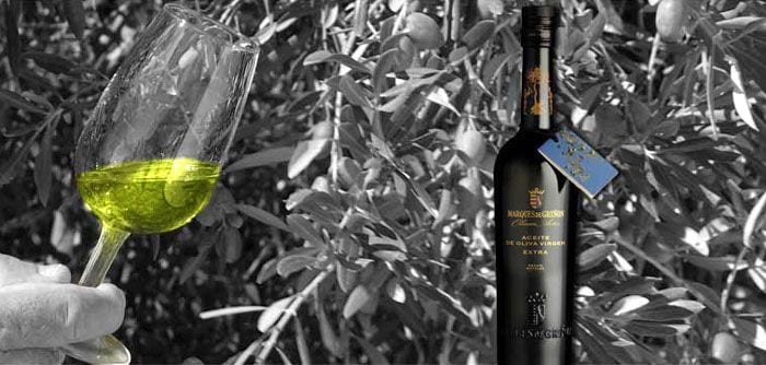 Además de sus excelentes y premiados vinos, Carlos Falcó también produce en su finca de Dominio de Valdepusa (en Malpica de Tajo, Toledo), aceites de oliva virgen extra de magnífica calidad.
