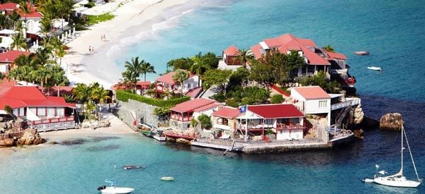 Aguas cristalinas y arrecife de coral rodean el resort construido en los años 50. Un lugar perfecto para descansar y relajarse en unas vacaciones inolvidables © Eden Rock St Barts
