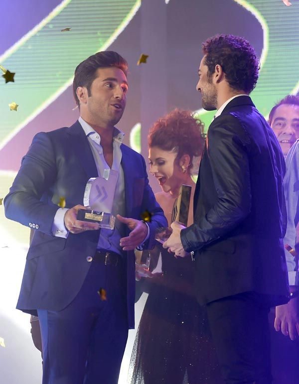 Los dos amigos estuvieron hablando antes de hacerse la foto de familia al final de la gala 