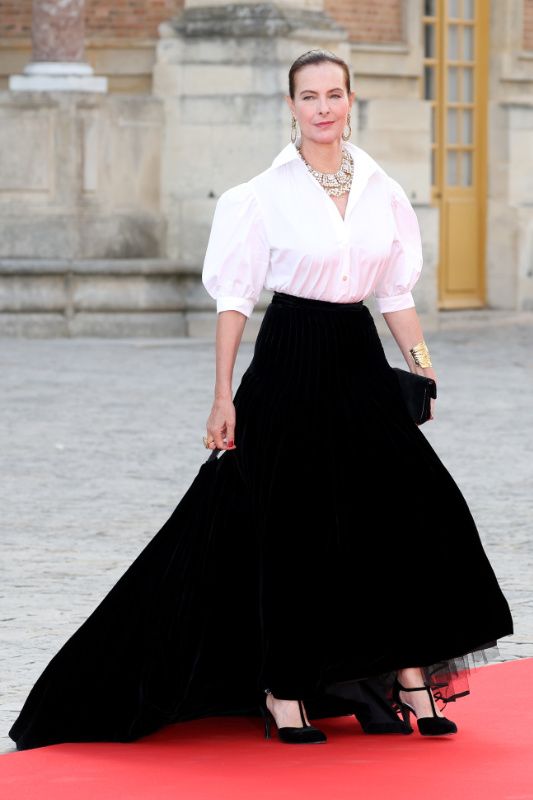 Carole Bouquet accediendo al banquete de Estado en Versalles