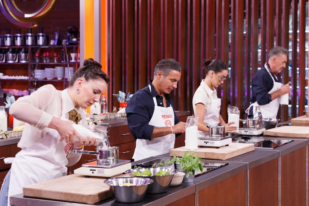 Inés Hernand, Pitingo, Marina Rivers y Francis Lorenzo de MasterChef Celebrity 9 cocinando en la final